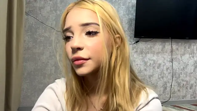 LisaAgain online show from September 20, 2:26 pm