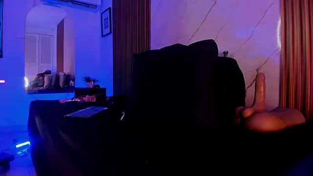 Emiilycollins online show from November 6, 1:00 am