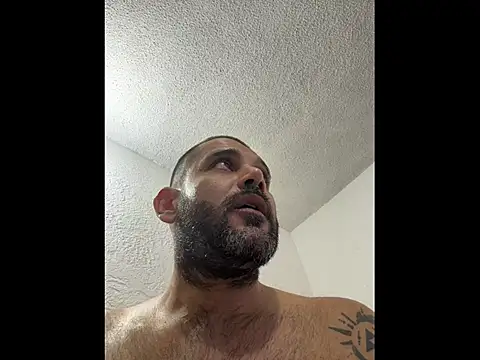 Snapshot of kevinbolena chatting on October 13, 5:43 am kevinbolena online show from October 13, 5:43 am