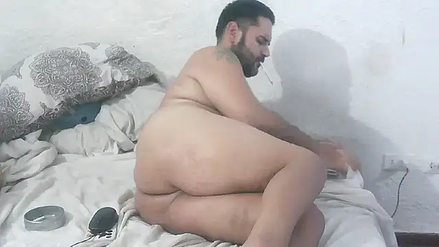 Snapshot of kevinbolena chatting on October 5, 9:14 am kevinbolena online show from October 5, 9:14 am