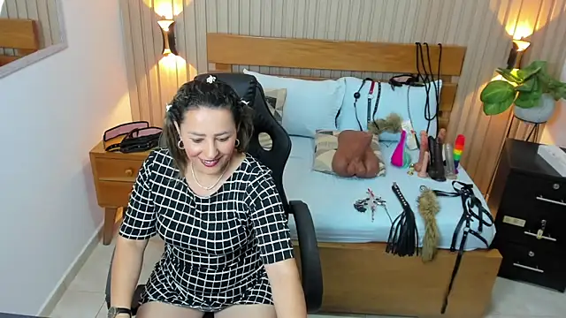 Snapshot of luciana_ballesteros_ chatting on September 30, 12:22 pm luciana ballesteros  online show from September 30, 12:22 pm