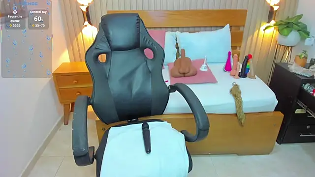 luciana ballesteros  online show from March 10, 12:20 pm