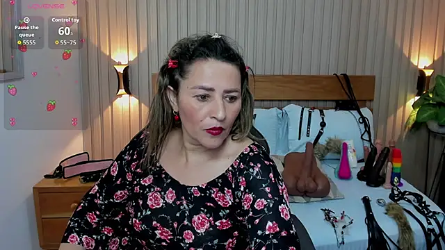 Snapshot of luciana_ballesteros_ chatting on September 23, 1:53 pm luciana ballesteros  online show from September 23, 1:53 pm