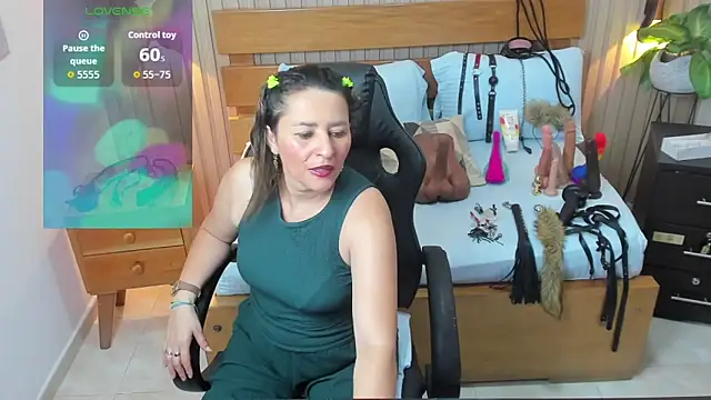 Snapshot of luciana_ballesteros_ chatting on October 8, 12:53 pm luciana ballesteros  online show from October 8, 12:53 pm