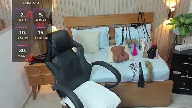 Snapshot of luciana_ballesteros_ chatting on October 9, 12:53 pm luciana ballesteros  online show from October 9, 12:53 pm