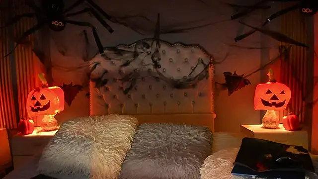 Snapshot of RamonaSimons chatting on October 30, 8:54 pm RamonaSimons online show from October 30, 8:54 pm