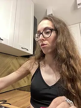 Snapshot of MartiniiSelenna chatting on September 24, 7:40 am MartiniiSelenna online show from September 24, 7:40 am