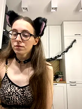 Snapshot of MartiniiSelenna chatting on October 28, 9:15 am MartiniiSelenna online show from October 28, 9:15 am