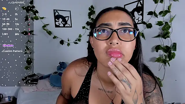 Snapshot of melanieecox chatting on October 2, 2:38 am melanieecox online show from October 2, 2:38 am