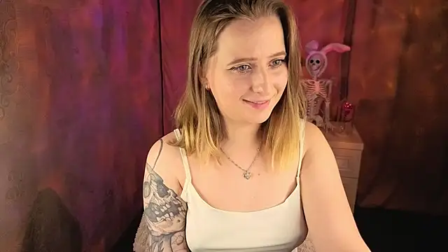 CuteLilyLove online show from May 20, 2:14 pm