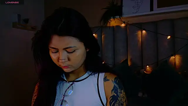 alaia-rogers online show from December 17, 11:47 am