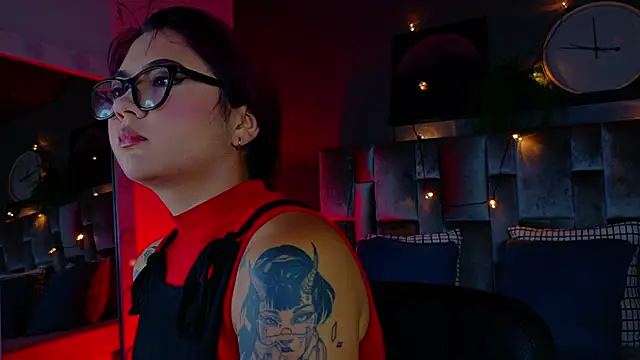 Snapshot of alaia-rogers chatting on October 1, 11:37 am alaia-rogers online show from October 1, 11:37 am