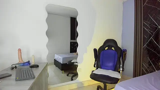 Snapshot of Yelena03 chatting on October 2, 11:10 pm Yelena03 online show from October 2, 11:10 pm