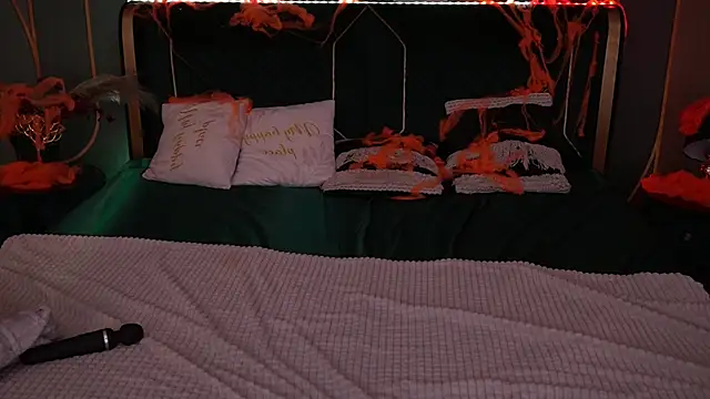 Snapshot of IceDanielles chatting on October 28, 1:50 pm IceDanielles online show from October 28, 1:50 pm