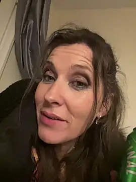 Lwhite1 online show from April 3, 11:58 pm