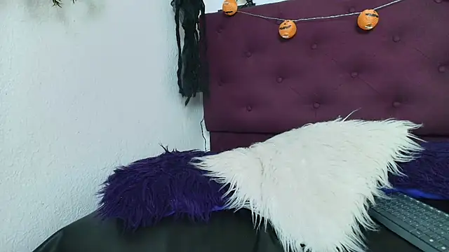 Snapshot of merlinaadams_ chatting on October 16, 7:27 pm merlinaadams online show from October 16, 7:27 pm