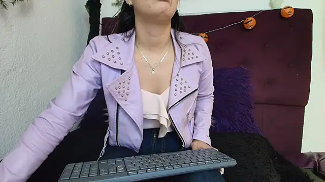 Snapshot of merlinaadams_ chatting on October 18, 3:37 pm merlinaadams online show from October 18, 3:37 pm