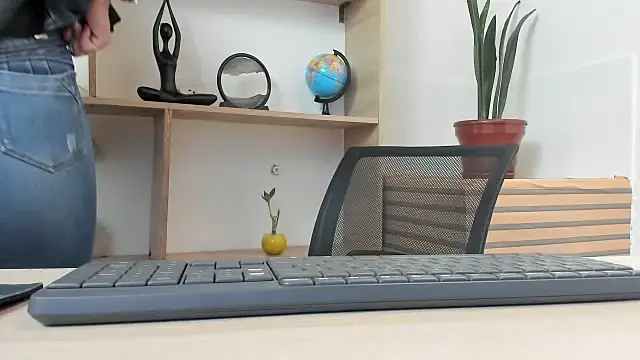 Snapshot of merlinaadams_ chatting on September 30, 2:44 pm merlinaadams online show from September 30, 2:44 pm