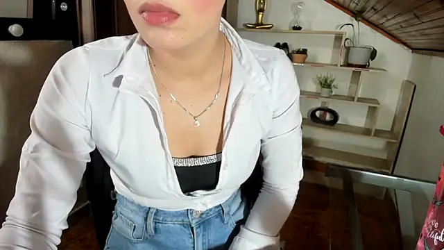 Snapshot of merlinaadams_ chatting on October 11, 8:22 pm merlinaadams online show from October 11, 8:22 pm