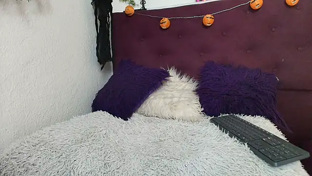 Snapshot of merlinaadams_ chatting on October 14, 4:20 pm merlinaadams online show from October 14, 4:20 pm