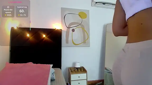 littleebonny online show from May 18, 7:53 pm