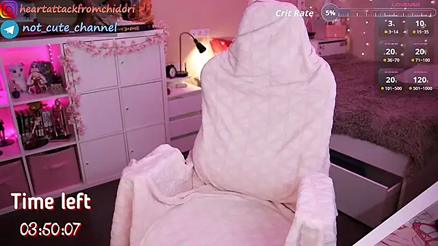 yourcutewaifu online show from October 17, 6:27 am