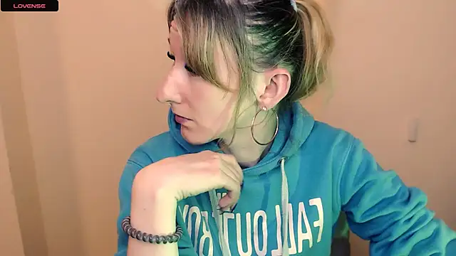 Snapshot of AmandaSell chatting on October 16, 9:12 am AmandaSell online show from October 16, 9:12 am