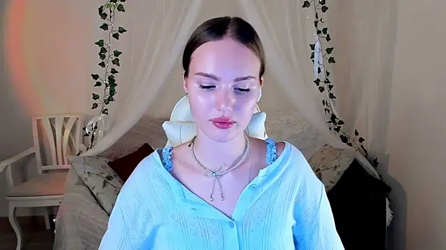 Snapshot of MishkaMe chatting on September 9, 4:51 pm MishkaMe online show from September 9, 4:51 pm