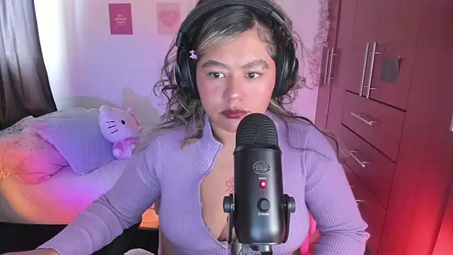 Snapshot of StephaniFox chatting on September 8, 6:07 pm StephaniFox online show from September 8, 6:07 pm