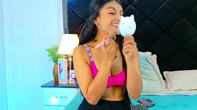 Snapshot of Holly_Brensonexx_ chatting on October 14, 4:20 pm Holly Brensonexx online show from October 14, 4:20 pm