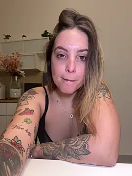 LiliMorganxxx online show from December 1, 2:04 am