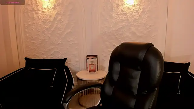 Snapshot of ViolettCastel chatting on October 12, 4:53 pm ViolettCastel online show from October 12, 4:53 pm