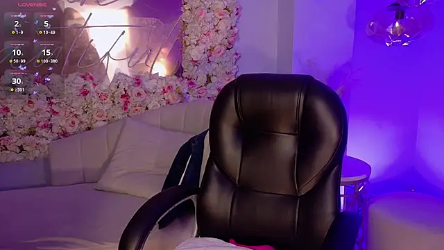 ViolettCastel online show from November 18, 8:10 pm