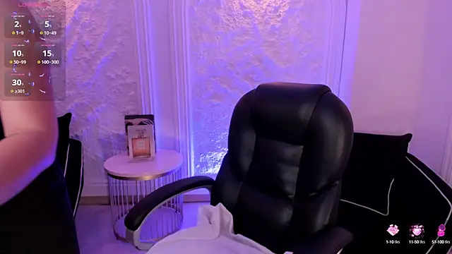 Snapshot of ViolettCastel chatting on October 14, 7:05 pm ViolettCastel online show from October 14, 7:05 pm