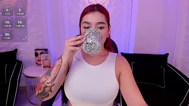 Snapshot of ViolettCastel chatting on October 16, 7:16 pm ViolettCastel online show from October 16, 7:16 pm