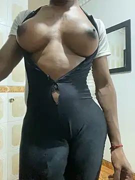 Snapshot of sweetsarabig22cm chatting on October 9, 2:05 am sweetsarabig22cm online show from October 9, 2:05 am