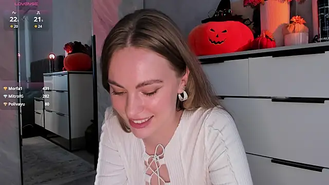 Snapshot of LoveGameSexx chatting on October 18, 11:13 am LoveGameSexx online show from October 18, 11:13 am