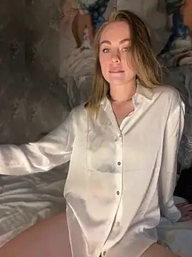 Snapshot of LoveGameSexx chatting on September 18, 5:55 pm LoveGameSexx online show from September 18, 5:55 pm