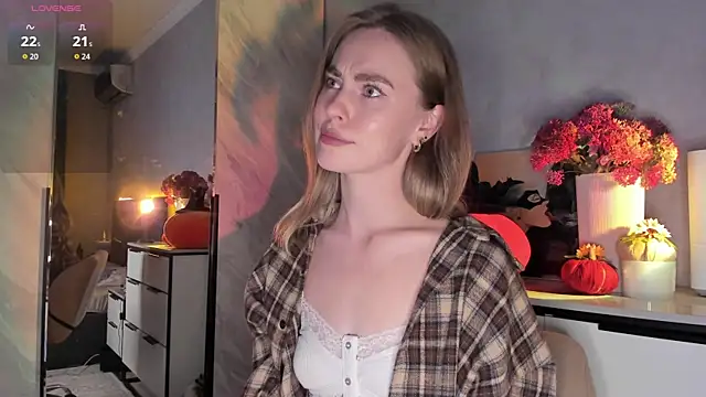 Snapshot of LoveGameSexx chatting on October 15, 5:59 pm LoveGameSexx online show from October 15, 5:59 pm