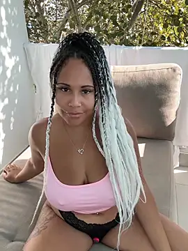 Snapshot of HaileyDiana chatting on September 22, 8:02 am HaileyDiana online show from September 22, 8:02 am