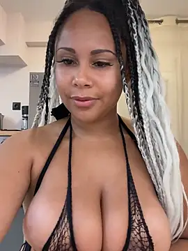 Snapshot of HaileyDiana chatting on October 17, 1:25 pm HaileyDiana online show from October 17, 1:25 pm