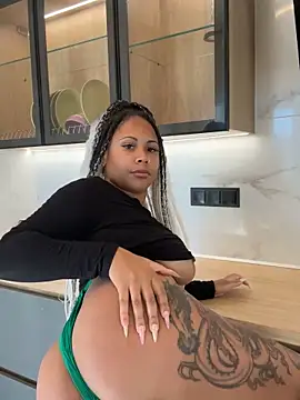 Snapshot of HaileyDiana chatting on October 5, 8:30 am HaileyDiana online show from October 5, 8:30 am