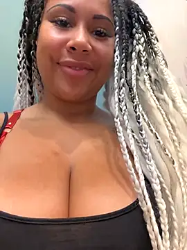 Snapshot of HaileyDiana chatting on October 6, 9:15 am HaileyDiana online show from October 6, 9:15 am