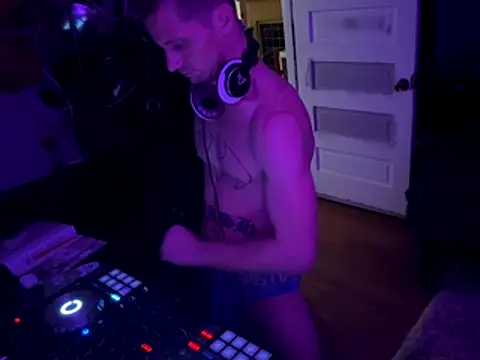 trash4cash online show from November 22, 4:04 am