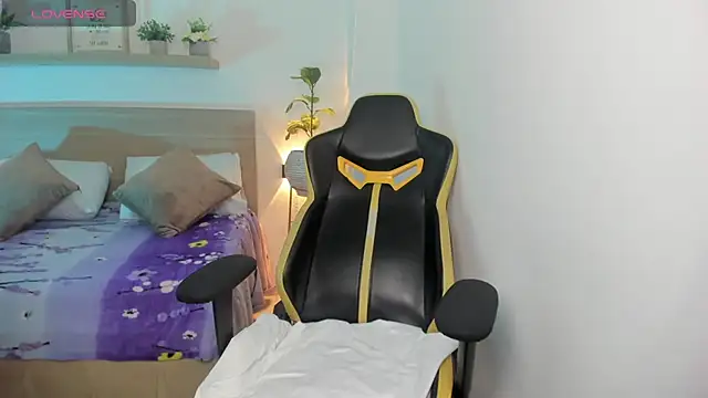 aurora rodriguez online show from October 24, 8:27 pm