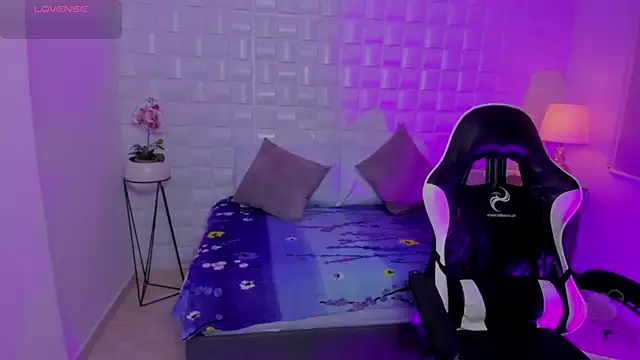 aurora rodriguez online show from October 27, 12:33 pm