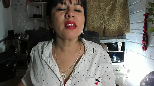 Snapshot of Erlinda-engel chatting on October 20, 11:57 am Erlinda-engel online show from October 20, 11:57 am