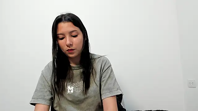 Snapshot of cami-01 chatting on October 1, 8:14 pm cami-01 online show from October 1, 8:14 pm