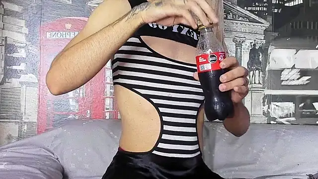 Haileybieberr online show from March 4, 2:56 pm