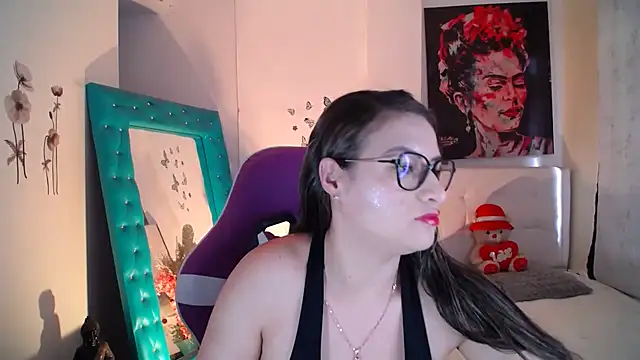 esmeraldaa230 online show from October 5, 8:25 pm